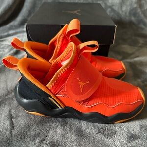 Kids Jordan 23/7 sneakers